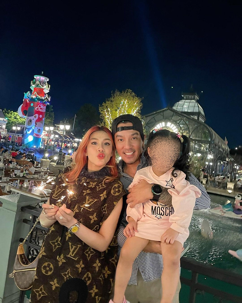 ใบเตย อาร์สยาม ขึ้นรถเข้าเรือนจำ พูดผ่านลูกกรงฝากพ่อดูแลลูกสาว ใบเตย อาร์สยาม ขึ้นรถเข้าเรือนจำ พูดผ่านลูกกรงฝากพ่อดูแลลูกสาว