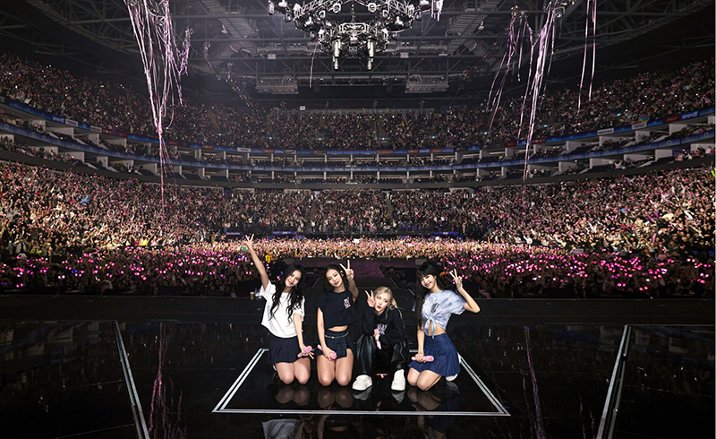 ดาราดัง ไปดูคอนเสิร์ต BLACKPINK แล้วไม่เห็นลิซ่า บอกข้างหน้านั่ง โดนด่ากลับเฉย ดาราดัง ไปดูคอนเสิร์ต BLACKPINK แล้วไม่เห็นลิซ่า บอกข้างหน้านั่ง โดนด่ากลับเฉย
