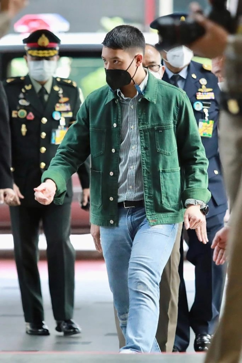 พระสุรเสียง เจ้าฟ้าทีปังกรรัศมีโชติฯ ตรัสกับผู้มาเฝ้ารับเสด็จ พระสุรเสียง เจ้าฟ้าทีปังกรรัศมีโชติฯ ตรัสกับผู้มาเฝ้ารับเสด็จ