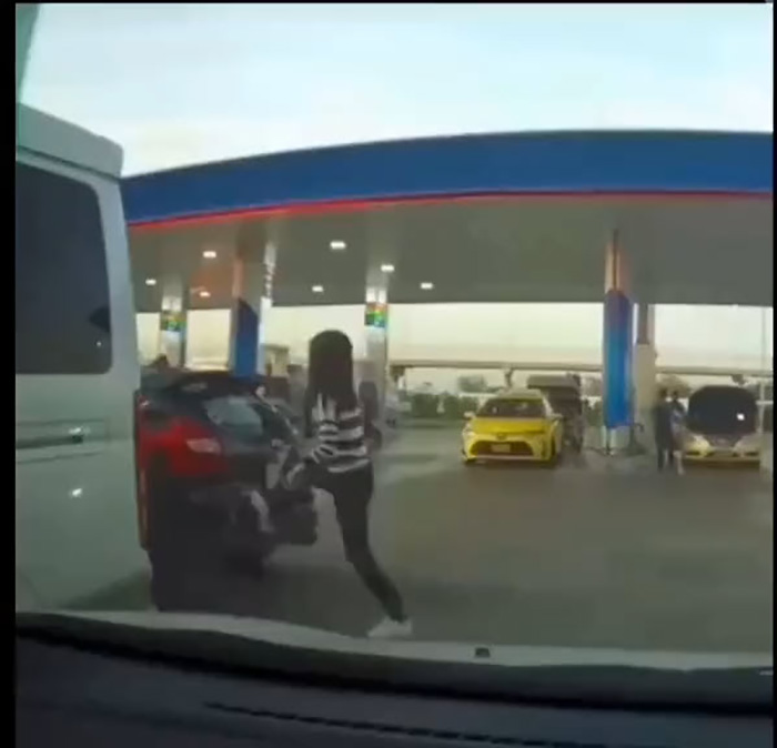 ทะเลาะวิวาท ทะเลาะวิวาท