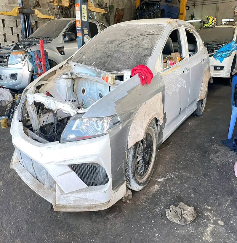 เจ้าของกลุ้ม รถเข้าอู่ 2 ปี ยังซ่อมไม่เสร็จ จ่ายเงินไปเป็นแสน เจ้าของกลุ้ม รถเข้าอู่ 2 ปี ยังซ่อมไม่เสร็จ จ่ายเงินไปเป็นแสน