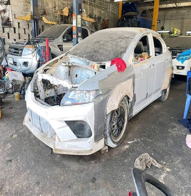 เจ้าของกลุ้ม รถเข้าอู่ 2 ปี ยังซ่อมไม่เสร็จ จ่ายเงินไปเป็นแสน เจ้าของกลุ้ม รถเข้าอู่ 2 ปี ยังซ่อมไม่เสร็จ จ่ายเงินไปเป็นแสน