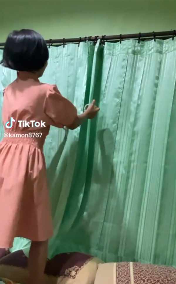 ไวรัล 3 ล้าน เปิดม่านดูวิวสวย พอเห็นภาพจริง ทำอะไรน่ะแม่ คุณหลอกดาว ไวรัล 3 ล้าน เปิดม่านดูวิวสวย พอเห็นภาพจริง ทำอะไรน่ะแม่ คุณหลอกดาว