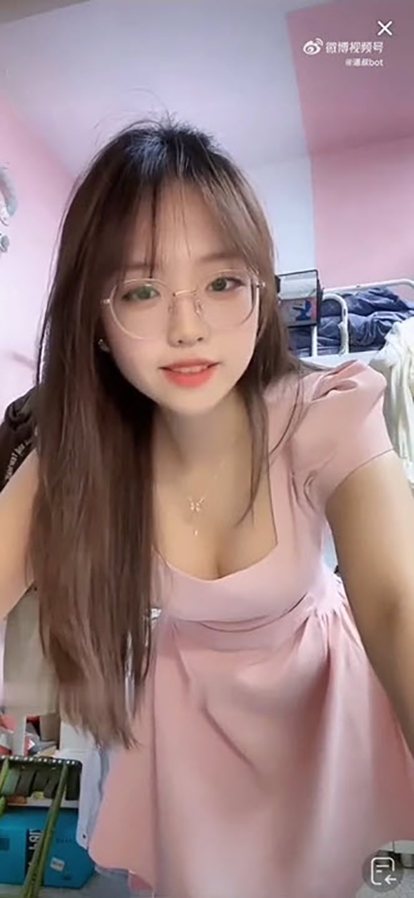 ไวรัล สาวแว่นลุคคิวต์ เผลอไลฟ์ปล่อยชอตเด็ดจนตาลุก ไวรัล สาวแว่นลุคคิวต์ เผลอไลฟ์ปล่อยชอตเด็ดจนตาลุก