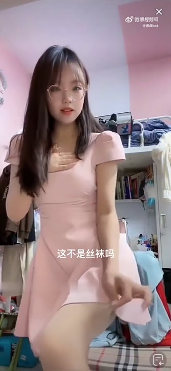 ไวรัล สาวแว่นลุคคิวต์ เผลอไลฟ์ปล่อยชอตเด็ดจนตาลุก ไวรัล สาวแว่นลุคคิวต์ เผลอไลฟ์ปล่อยชอตเด็ดจนตาลุก