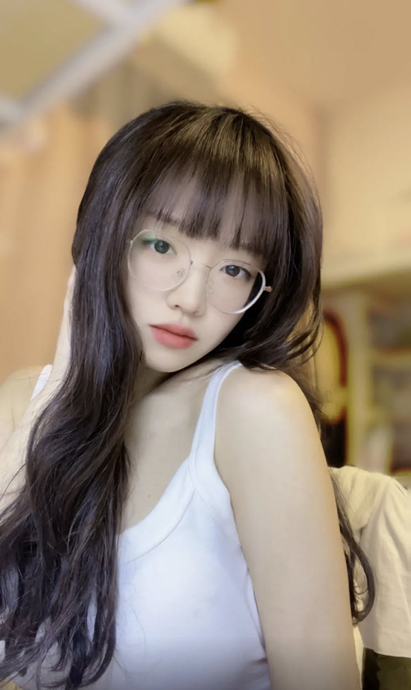 ไวรัล สาวแว่นลุคคิวต์ เผลอไลฟ์ปล่อยชอตเด็ดจนตาลุก ไวรัล สาวแว่นลุคคิวต์ เผลอไลฟ์ปล่อยชอตเด็ดจนตาลุก