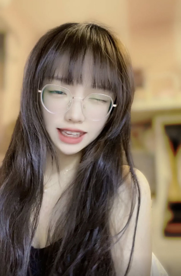 ไวรัล สาวแว่นลุคคิวต์ เผลอไลฟ์ปล่อยชอตเด็ดจนตาลุก ไวรัล สาวแว่นลุคคิวต์ เผลอไลฟ์ปล่อยชอตเด็ดจนตาลุก