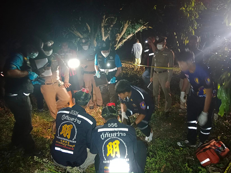 เจ้าของสวนลั่นไกใส่ 2 แม่ลูกเดินเก็บจั๊กจั่น แม่ตายคาที่ เจ้าของสวนลั่นไกใส่ 2 แม่ลูกเดินเก็บจั๊กจั่น แม่ตายคาที่