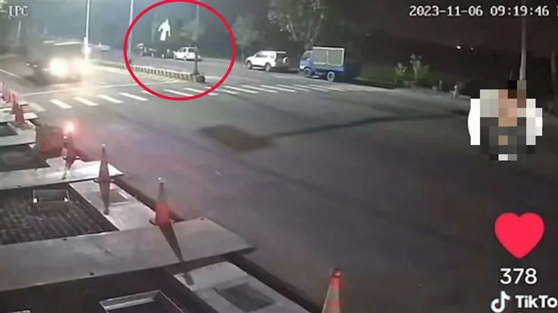 ปริศนาเสื้อกันฝน ปริศนาเสื้อกันฝน