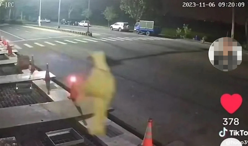 ปริศนาเสื้อกันฝน ปริศนาเสื้อกันฝน