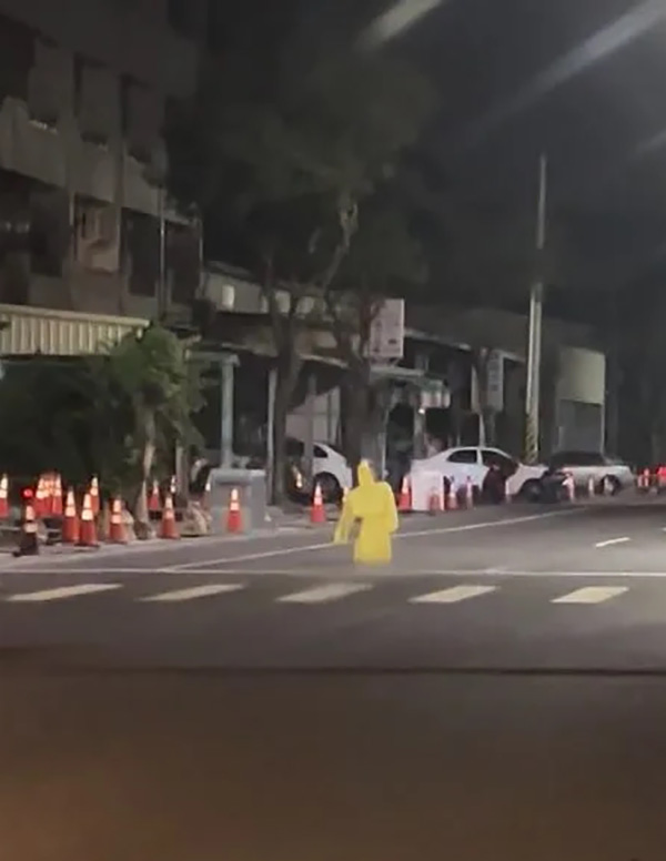 ปริศนาเสื้อกันฝน ปริศนาเสื้อกันฝน