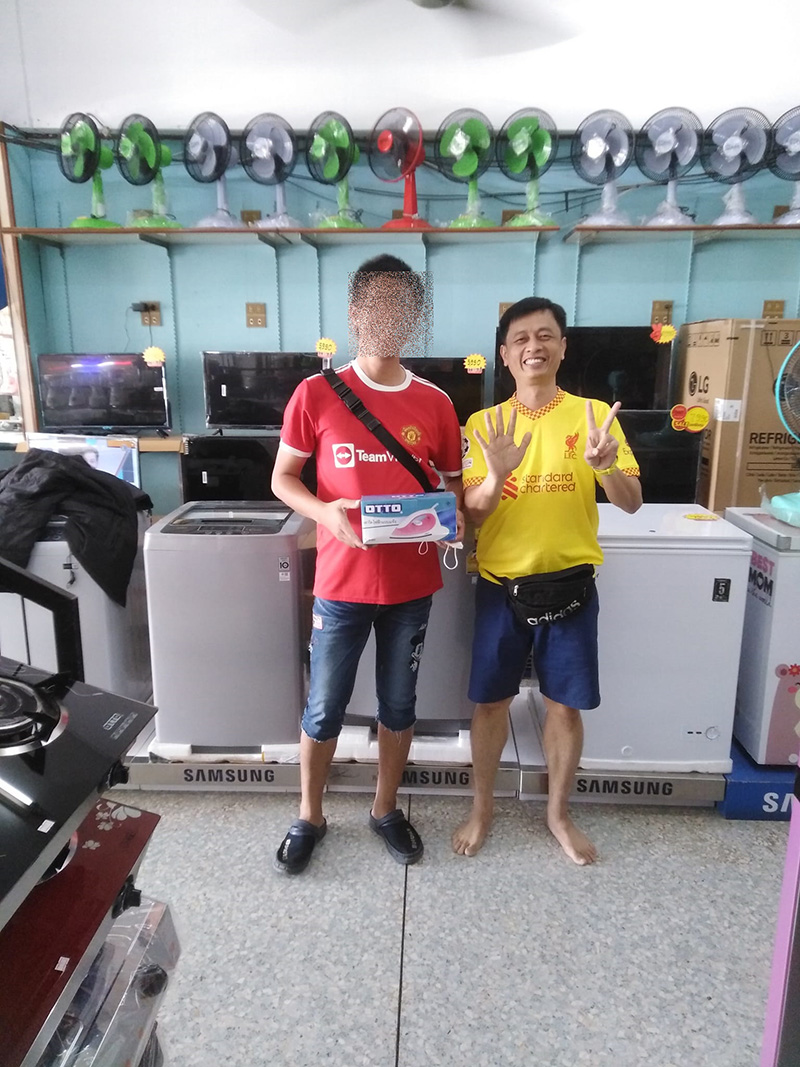 ไวรัล แฟนหงส์ขายเตารีด 7 0 บาท แค่ใส่เสื้อแมนยูมาถ่ายรูป ไวรัล แฟนหงส์ขายเตารีด 7 0 บาท แค่ใส่เสื้อแมนยูมาถ่ายรูป