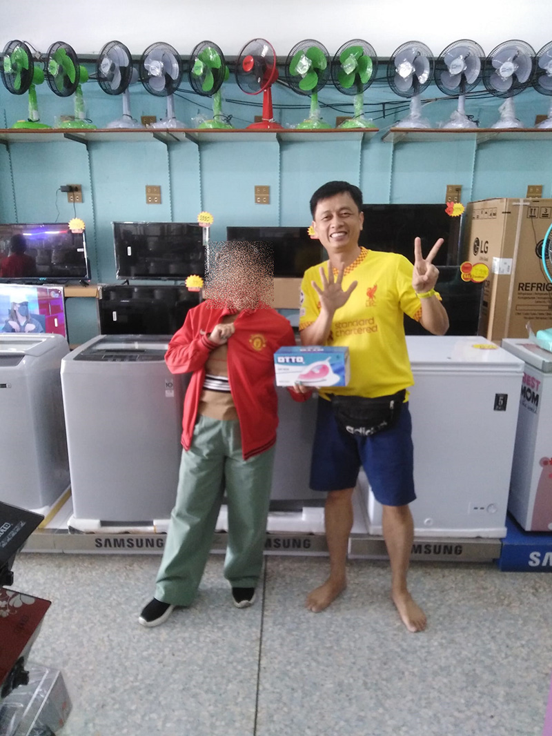 ไวรัล แฟนหงส์ขายเตารีด 7 0 บาท แค่ใส่เสื้อแมนยูมาถ่ายรูป ไวรัล แฟนหงส์ขายเตารีด 7 0 บาท แค่ใส่เสื้อแมนยูมาถ่ายรูป