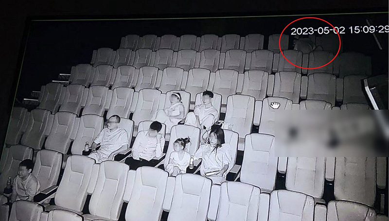 คู่รักใจเด็ด เข้าโรงหนังจัดซีนร้อน แซ่บเก้าอี้สะเทือน คู่รักใจเด็ด เข้าโรงหนังจัดซีนร้อน แซ่บเก้าอี้สะเทือน