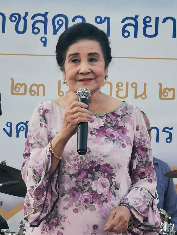 แม่แดง ศิลปินอาวุโส สลดใจ คนไม่ยืนเคารพเพลงสรรเสริญ แม่แดง ศิลปินอาวุโส สลดใจ คนไม่ยืนเคารพเพลงสรรเสริญ