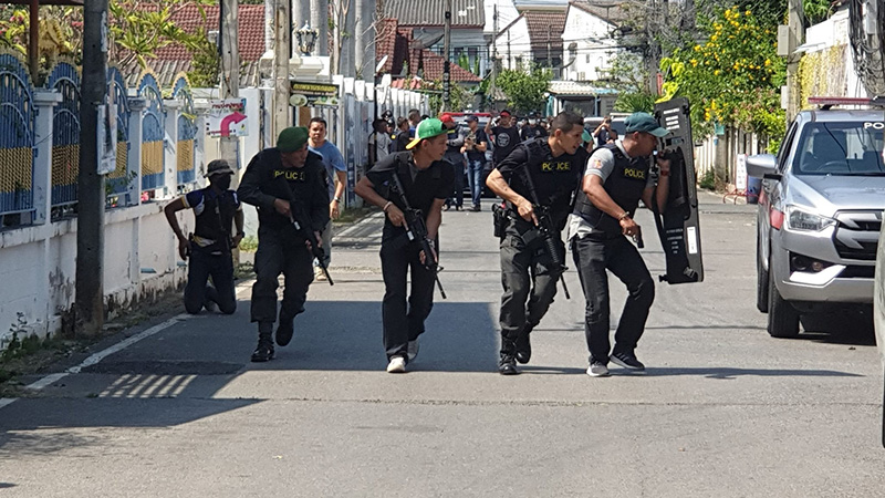 อัปเดต กราดยิงเพชรบุรี ชายคลั่งกระหน่ำยิงต่อเนื่อง อัปเดต กราดยิงเพชรบุรี ชายคลั่งกระหน่ำยิงต่อเนื่อง