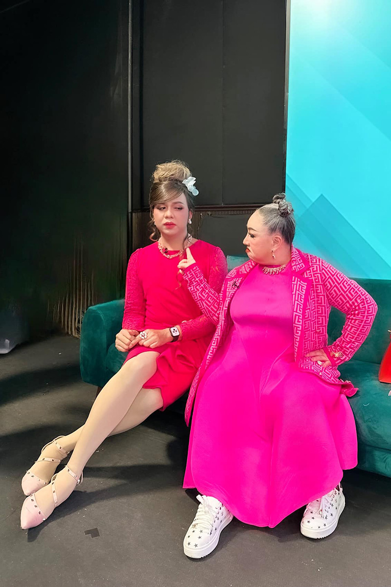 แพรรี่ เลิกหยุมหัวกับ ลีน่าจัง แพรรี่ เลิกหยุมหัวกับ ลีน่าจัง