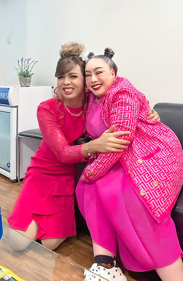 แพรรี่ เลิกหยุมหัวกับ ลีน่าจัง แพรรี่ เลิกหยุมหัวกับ ลีน่าจัง