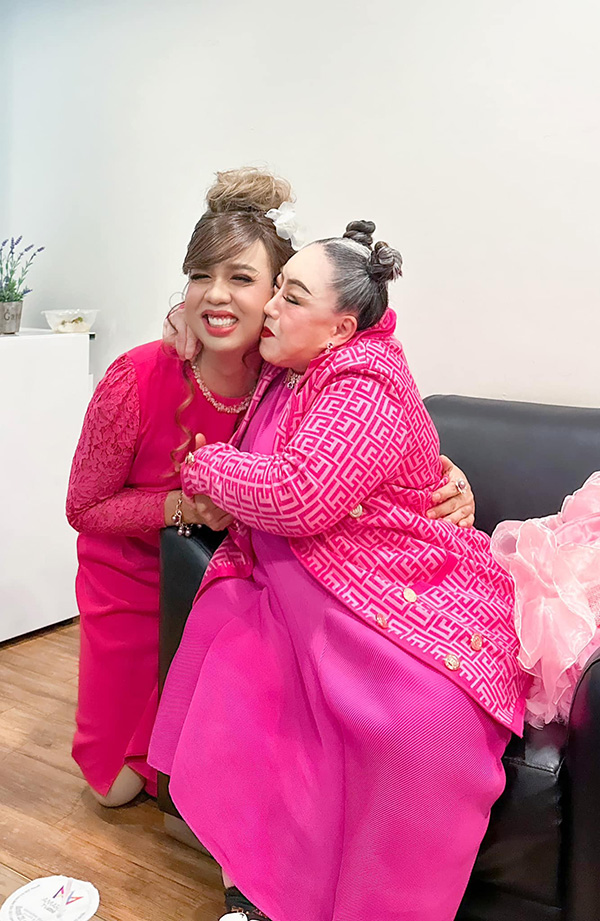 แพรรี่ เลิกหยุมหัวกับ ลีน่าจัง แพรรี่ เลิกหยุมหัวกับ ลีน่าจัง