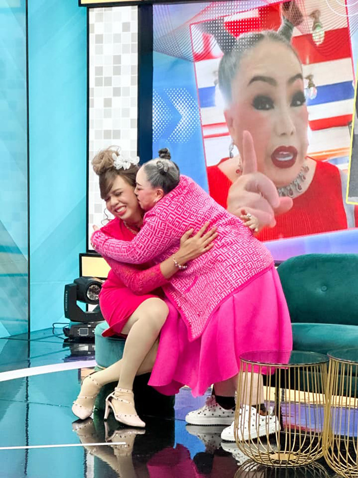 แพรรี่ เลิกหยุมหัวกับ ลีน่าจัง แพรรี่ เลิกหยุมหัวกับ ลีน่าจัง