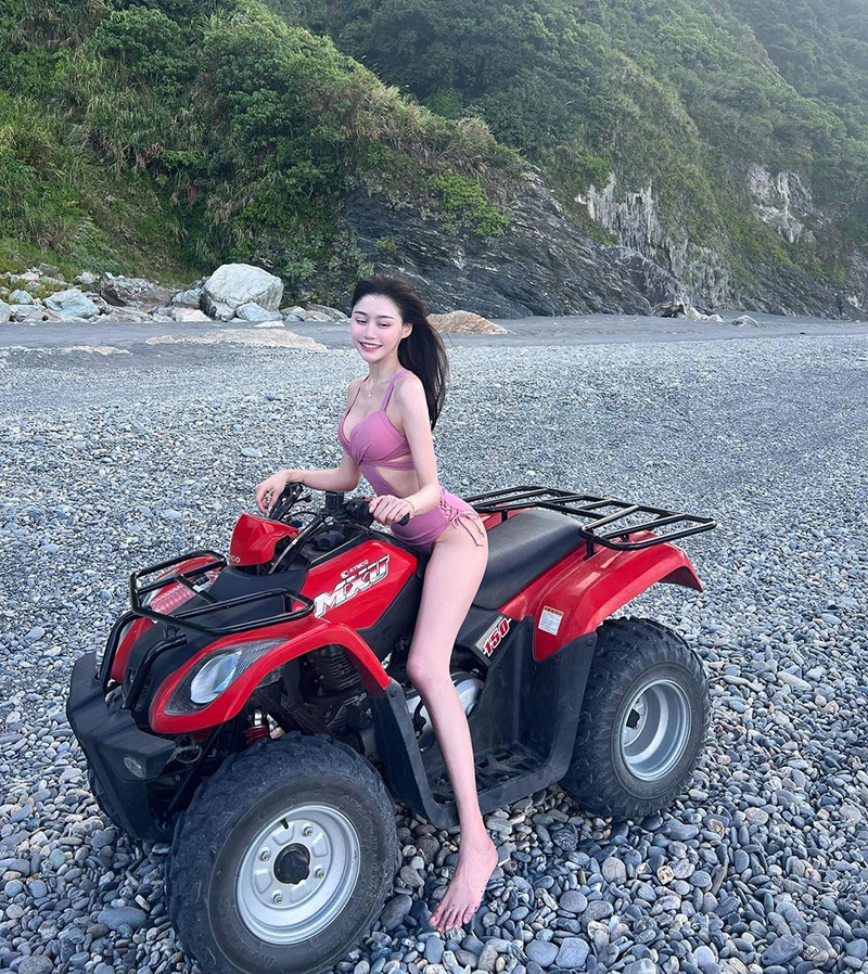 เปิดวาร์ป JAI WEI KU สาวไต้หวันในชุดนักเรียน ผู้พิชิตข้าวมันไก่ 3 กก เปิดวาร์ป JAI WEI KU สาวไต้หวันในชุดนักเรียน ผู้พิชิตข้าวมันไก่ 3 กก