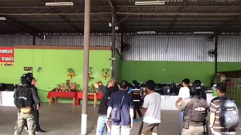 ผัว เมียร้านทุเรียนดัง ขืนใจ ย่ำยีลูกจ้างสาว ย่องมอบตัว ผัว เมียร้านทุเรียนดัง ขืนใจ ย่ำยีลูกจ้างสาว ย่องมอบตัว