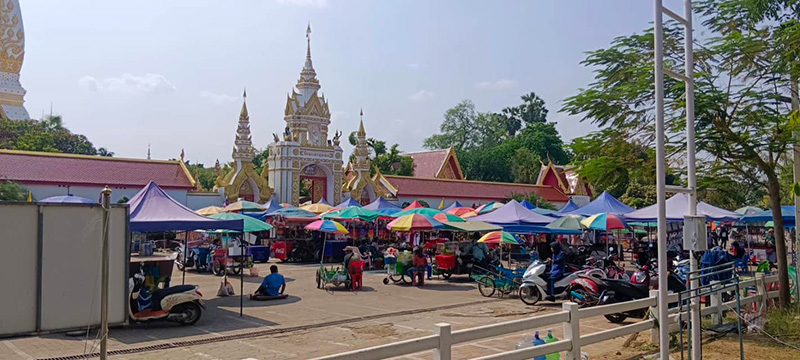 วัดพระธาตุพนมปิดตั้งแต่ 5 พค แม่ค้าไม่มีที่ขายของ วัดพระธาตุพนมปิดตั้งแต่ 5 พค แม่ค้าไม่มีที่ขายของ