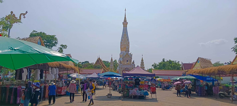 วัดพระธาตุพนมปิดตั้งแต่ 5 พค แม่ค้าไม่มีที่ขายของ วัดพระธาตุพนมปิดตั้งแต่ 5 พค แม่ค้าไม่มีที่ขายของ