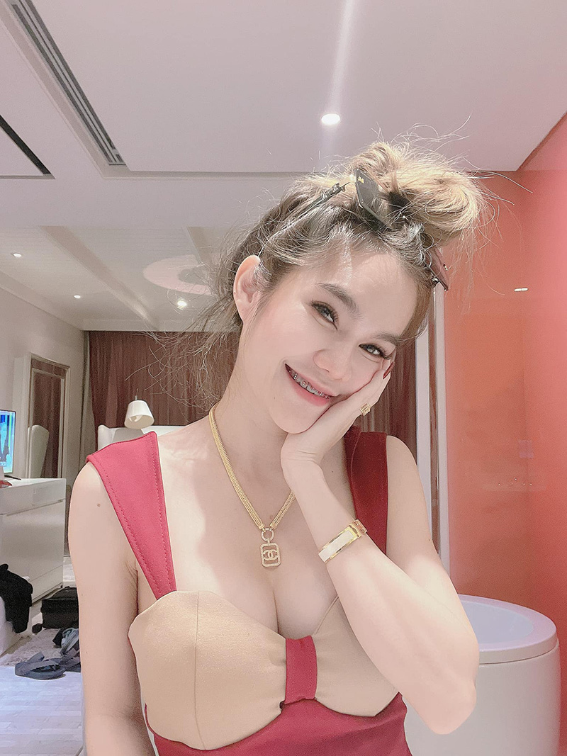 แม่น้ำหนึ่ง ใส่บิกินี่ เซตนี้เซ็กซี่พริก 10 เม็ด แม่น้ำหนึ่ง ใส่บิกินี่ เซตนี้เซ็กซี่พริก 10 เม็ด