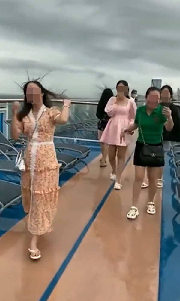 ไวรัลคลิป นทท ล่องเรือ เห็นผมชี้ตั้งยืนหัวเราะ ไวรัลคลิป นทท ล่องเรือ เห็นผมชี้ตั้งยืนหัวเราะ