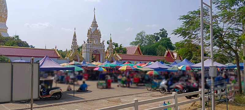 นาทีชุลมุน ทนายอนันต์ชัย เปิดศึก ร้านค้านับ 100 ปมขายของรุกที่วัดพระธาตุพนม นาทีชุลมุน ทนายอนันต์ชัย เปิดศึก ร้านค้านับ 100 ปมขายของรุกที่วัดพระธาตุพนม