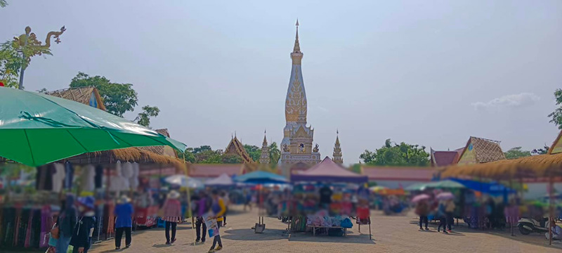 นาทีชุลมุน ทนายอนันต์ชัย เปิดศึก ร้านค้านับ 100 ปมขายของรุกที่วัดพระธาตุพนม นาทีชุลมุน ทนายอนันต์ชัย เปิดศึก ร้านค้านับ 100 ปมขายของรุกที่วัดพระธาตุพนม