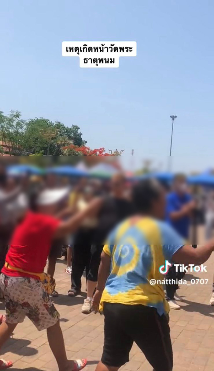 นาทีชุลมุน ทนายอนันต์ชัย เปิดศึก ร้านค้านับ 100 ปมขายของรุกที่วัดพระธาตุพนม นาทีชุลมุน ทนายอนันต์ชัย เปิดศึก ร้านค้านับ 100 ปมขายของรุกที่วัดพระธาตุพนม