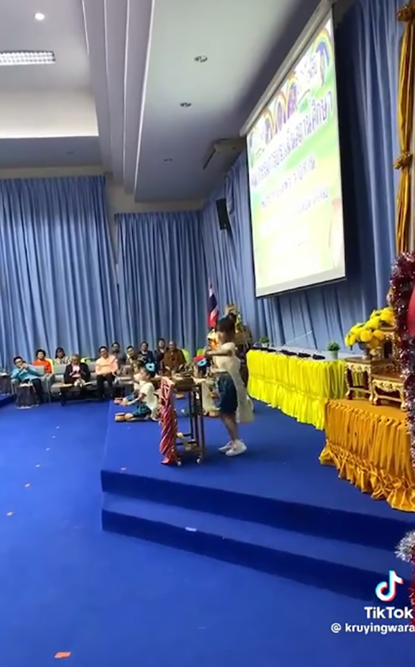 เด็กโชว์ดีดไห เด็กโชว์ดีดไห