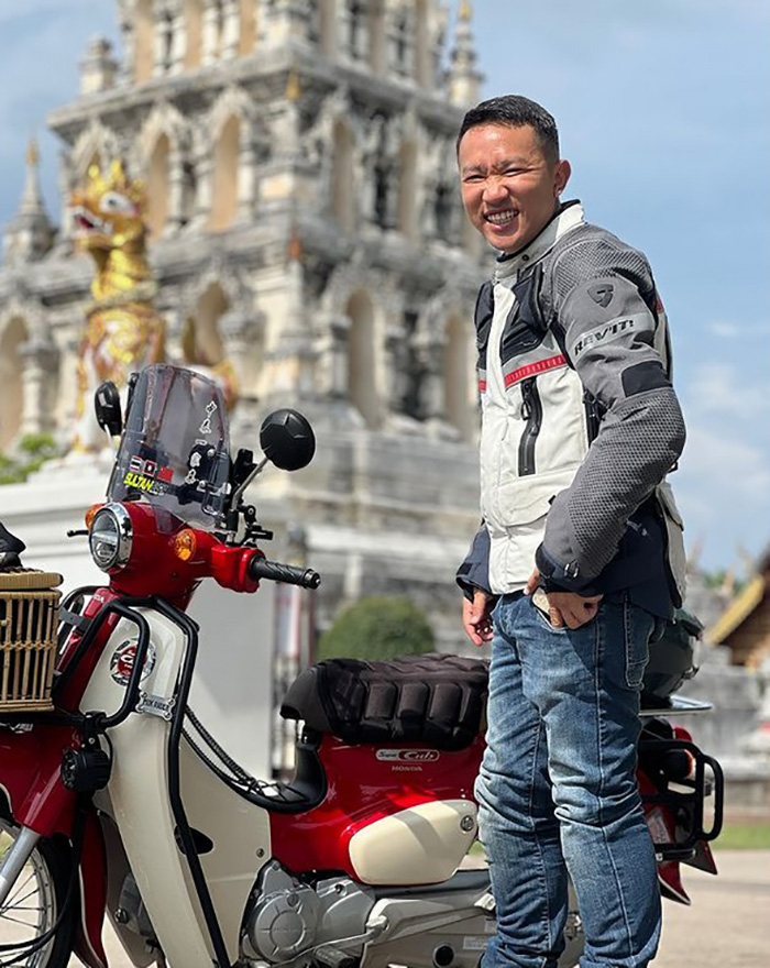 ผู้กองเบนซ์ ไลฟ์โค้ชดัง ผู้กองเบนซ์ ไลฟ์โค้ชดัง