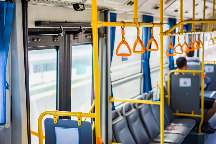 เคยสงสัยไหม เวลานั่งรถเมล์แอร์ จะมีเก้าอี้คู่หนึ่งถูกรื้อถอน เคยสงสัยไหม เวลานั่งรถเมล์แอร์ จะมีเก้าอี้คู่หนึ่งถูกรื้อถอน