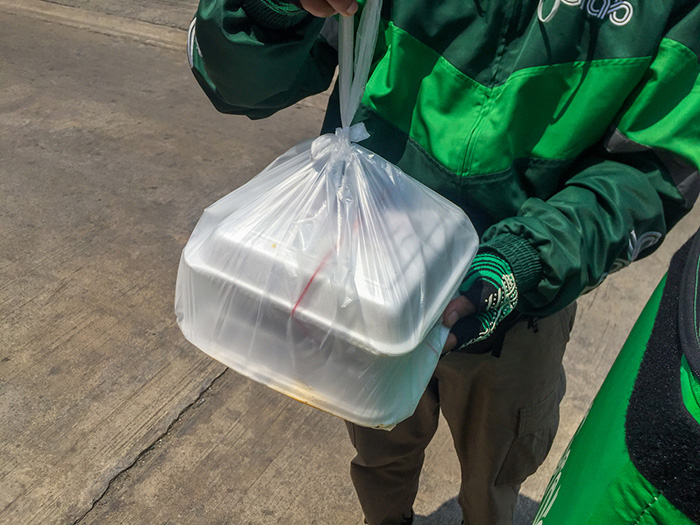 ฝรั่งงง สั่งอาหารในแกร็บ ตั้งเมนูภาษาอังกฤษ ถูกกว่าเมนูภาษาไทย ฝรั่งงง สั่งอาหารในแกร็บ ตั้งเมนูภาษาอังกฤษ ถูกกว่าเมนูภาษาไทย