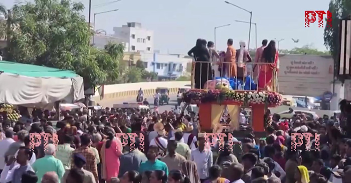 เศรษฐีสละทรัพย์สมบัติ 883 ล้านบาท เศรษฐีสละทรัพย์สมบัติ 883 ล้านบาท