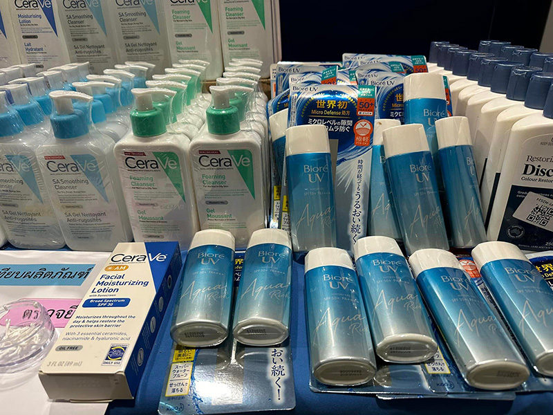 ทลายโกดังทุนจีน ขายเครื่องสำอางค์ปลอม ทลายโกดังทุนจีน ขายเครื่องสำอางค์ปลอม