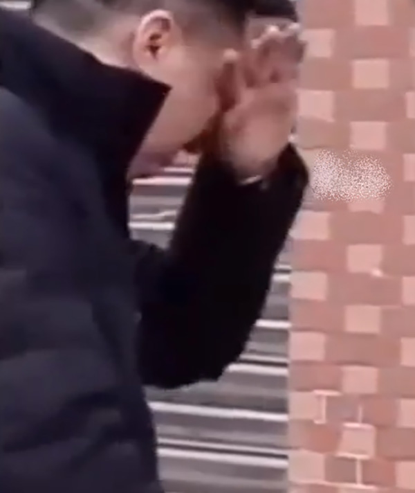 แม่ไม่ยอมมาเปิดประตู แม่ไม่ยอมมาเปิดประตู