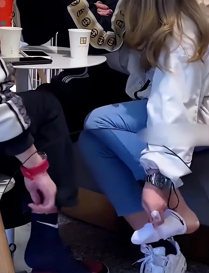 หนุ่มพาแฟนไปเจอเพื่อนสนิท หนุ่มพาแฟนไปเจอเพื่อนสนิท