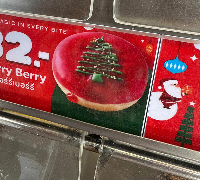 ซื้อโดนัทคริสต์มาส ภาพโปรโมตสุดสวย แต่เห็นของจริงแล้วขยี้ตา ซื้อโดนัทคริสต์มาส ภาพโปรโมตสุดสวย แต่เห็นของจริงแล้วขยี้ตา