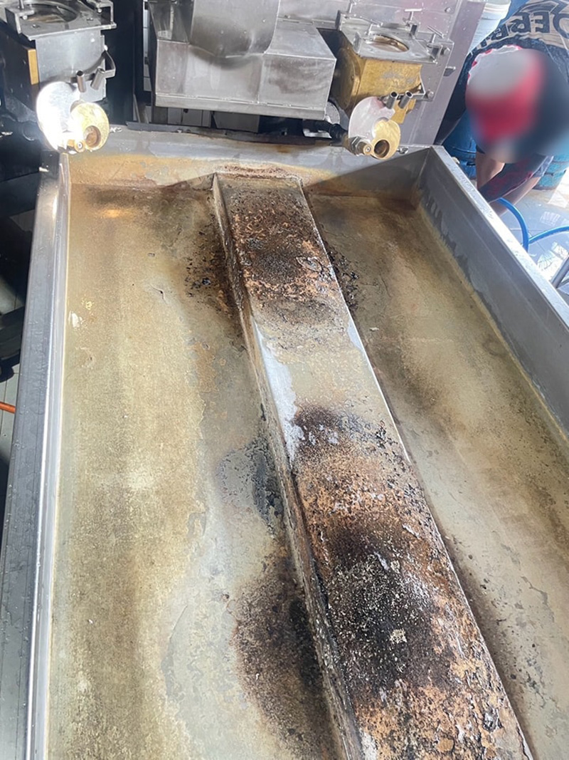 บุกทลายโรงงานลูกชิ้นเถื่อน บุกทลายโรงงานลูกชิ้นเถื่อน