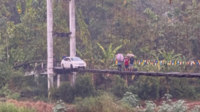 หญิงไม่ชินทาง ขับรถเปิด GPS หญิงไม่ชินทาง ขับรถเปิด GPS