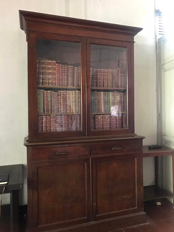 ประกาศขายบ้านเรือนโบราณริมเจ้าพระยา 45 ล้านบาท ประกาศขายบ้านเรือนโบราณริมเจ้าพระยา 45 ล้านบาท