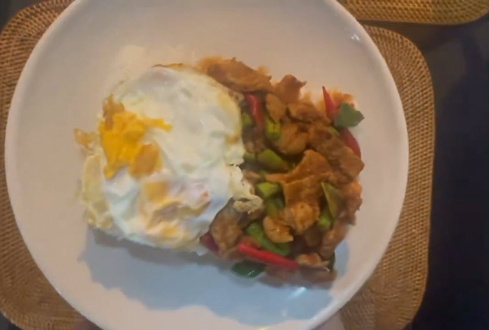 สาวญี่ปุ่นแชร์ทริก ย้ายข้าวกล่องใส่จาน สาวญี่ปุ่นแชร์ทริก ย้ายข้าวกล่องใส่จาน