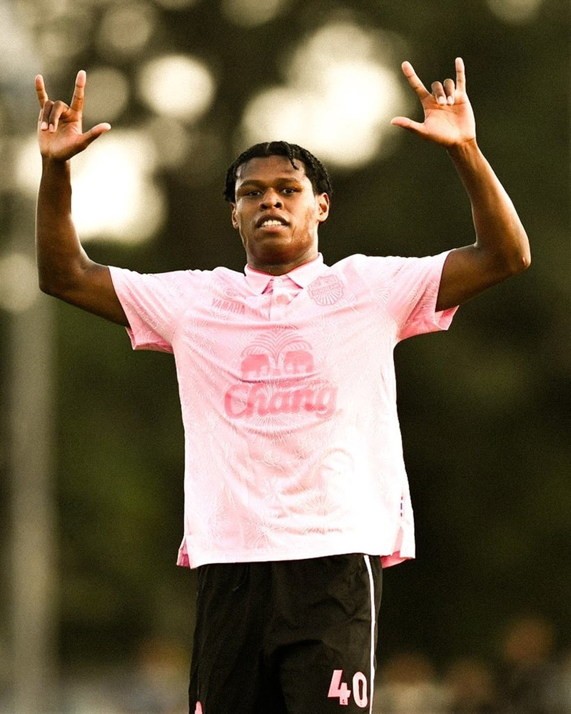 นักเตะทีมบุรีรัมย์ แนะคนญี่ปุ่นมาไทย นักเตะทีมบุรีรัมย์ แนะคนญี่ปุ่นมาไทย