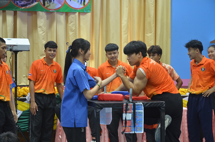 ไวรัลงัดข้อชายกล้ามใหญ่แต่แพ้ผู้หญิง ไวรัลงัดข้อชายกล้ามใหญ่แต่แพ้ผู้หญิง