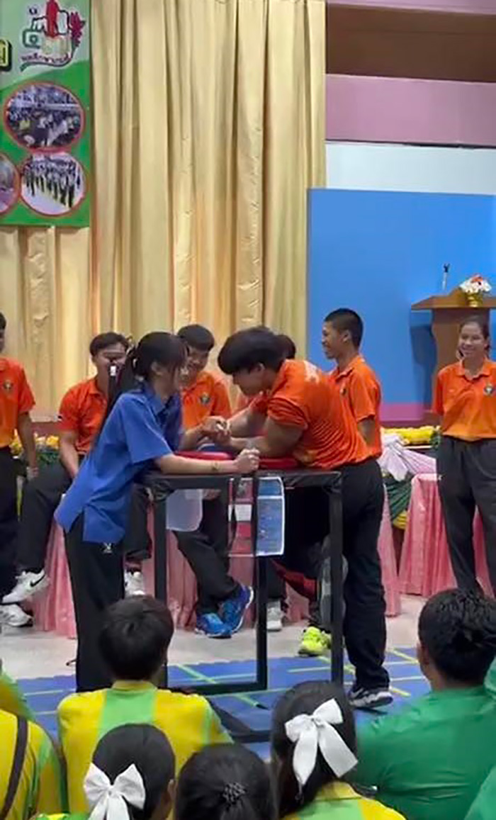 ไวรัลงัดข้อชายกล้ามใหญ่แต่แพ้ผู้หญิง ไวรัลงัดข้อชายกล้ามใหญ่แต่แพ้ผู้หญิง