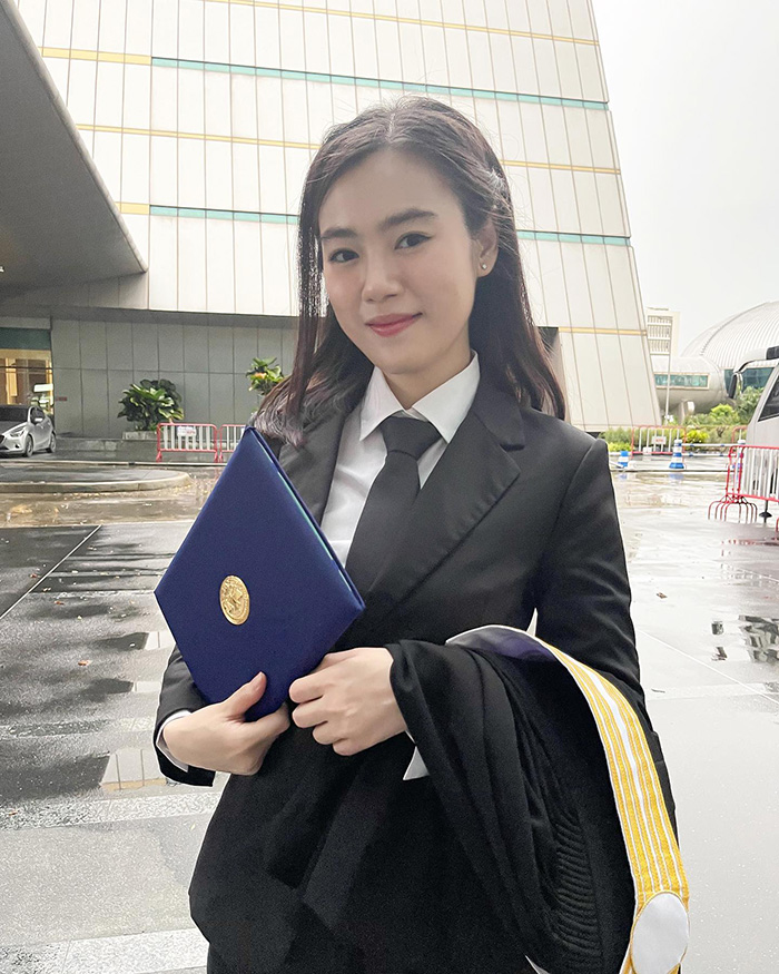 เปิดวาร์ป ทนายเมย์ แจ้งเกิดกลางโหนกระแส เปิดวาร์ป ทนายเมย์ แจ้งเกิดกลางโหนกระแส